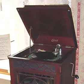 Thumbnail image of Edison's Diamond Disc Phonograph.